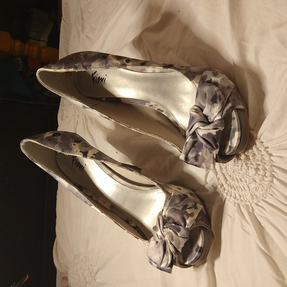 Women's open puff shoe Size 7